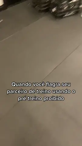 Isso que não pode @Gui Brito #pretreinobateu #terminodenamoro #coracaopartido #marombazueiro #musculaçãomeme #musculação