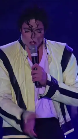 Thriller🎶 #explor #michaeljackson #كفى_تنمرا_حاور #LiveForTheChallenge #michaeljacksonlovers #michaeljacksonchallenge #michaeljacksonsounds #michaeljacksonfan #fyp #billiejean #smoothcriminal #music #videomusic #singer #song #tiktok #dance #musically #message #egypt #فيديو  #مايكل_جاكسون #أغاني #تيك_توك #اكسبلو #اكسبلور #مشاهده