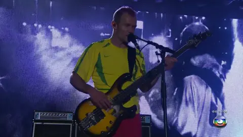 Red Hot Chili Peppers / Flea Solo - Pea (Rock In Rio 2011) #redhot #rockinrio #soloflea #pea #brasil