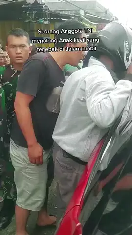 Anggota TNI menolong Anak kecil terjebak di dalam mobil #kostrad #fyp #tniindonesia🇮🇩 #tnipolri #tniad #fypシ #tni #berandatiktok #2022tiktok #viral #fypgakni #berandafyp
