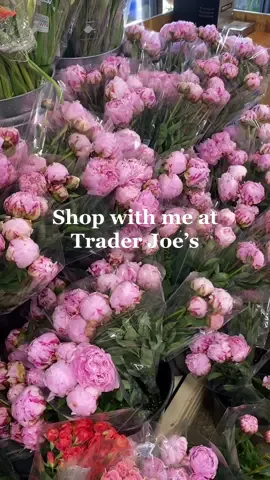 Weekly Trader Joes run! 🍓💐 #traderjoeshaul #traderjoesfaves #groceryshoppin #peonies #shoppingtrip #traderjoesmusthaves #freshflowers