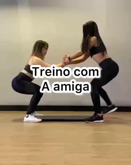 Teeino com a amiga #treinoemcasa_ #treinoemcasa #treinofeminino #amigas @personal.brunaalmeida