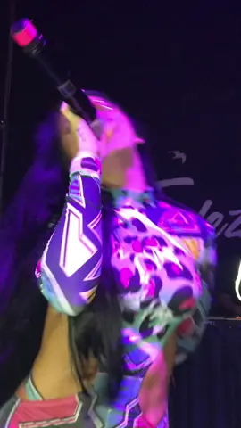 EU QUERO QUE MEU EX VAI PRA P*TA QUE PAR*U #mirella #mcmirella #show #ex #atual