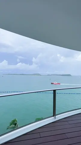 The best view to wake up to 😍 #sentosacove #singapore #seaview #bestviewintheworld