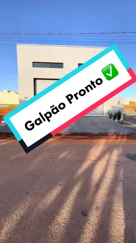 Galpão pronto , porta automática, porcelanato Delta , estacionamento para 10 carros . #construção #construirparavender #fachada #imoveisdeluxo #galpao#feliz#dancechallenge