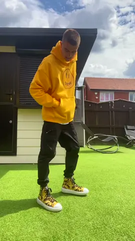 CAN WE HIT 10,000 SHARES🤯👟 #foryoupage #foryou #fyp #fy #viral #fashion #versace #fendi