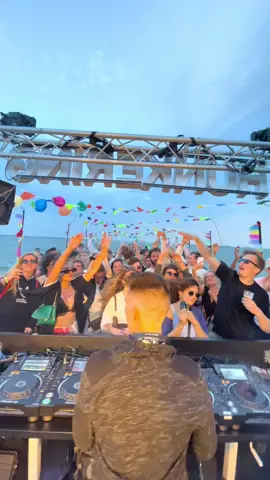 Oh oh oh!! In the waters of Amsterdam!#tomzeta #amsterdam #boatparty #hunkering #melodictechno #dance