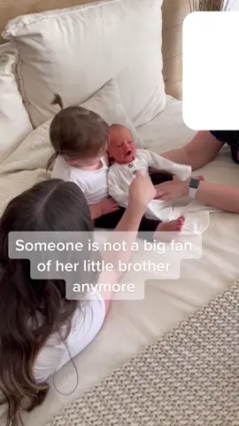 Shes having a really hard time adjusting. Hoping it gets better🤞🏻 #babybrother #bigsister #fyp #familypictures