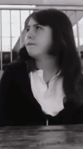 me acuerdo de esas listas que hacían de la mas bonita a la mas fea y yo era de las ultimas (つ﹏⊂)