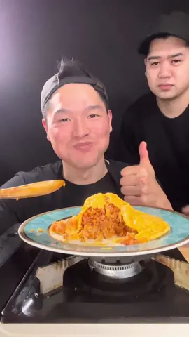 @bayashi.tiktok collab🥰　最後にぱっかーんするバヤシさんに注目🤔　#tiktokfood #omelette #egg #TikTok教室