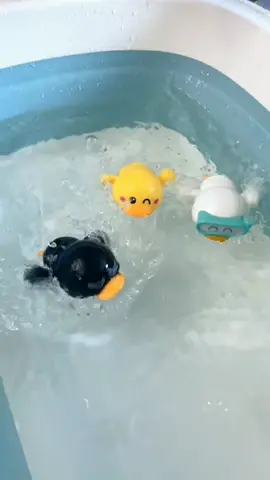 #mainan bebek berenang pasti bakal seneng main air