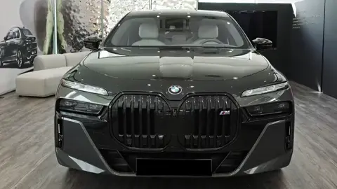750 E-Tron . Xe điện mà nghe quả Bô thấy sai sai 🤷‍♂️#xuhuong #comment #sieuxe #supercar #carsoftiktok #lovecar666 #bmw