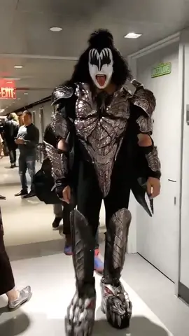 Gene Simmons antes del show 🤟🏻💯🔥 #kissband #EndOfTheRoad #genesimmons #rock