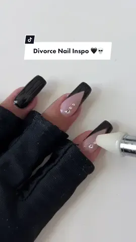 Reply to @ketsunoann  Here’s to a new beginning 🖤🥂 #easydiynails #gelextensions #diynails #divorcenails #divorcenailinspo #promnails #gradnails