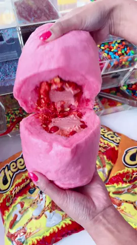 Hot like Miami Summer 🔥🍭. #cottoncandyburrito #foryou #miamidesserts #yum #icecream #foryoupage #desserts #cottoncandy