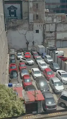 Guess which car wants to get out? 🤣🤣#wow #amazing #satisfying #oddlysatisfying #foryoupage #trending