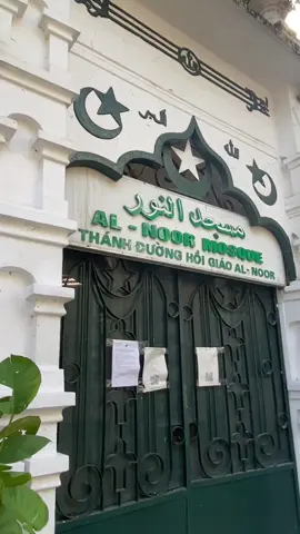 Masjid Al-Noor is the one and only Mosque in Hanoi, Vietnam! And I went to try the Halal Vietnamese food at the restaurant just next to the Masjid🕌 #MashaAllah #MuslimTravel #VietnamTravel #Hanoi #Halal #ZaynabRestaurent #Al_Noor_mosque #Veitnam