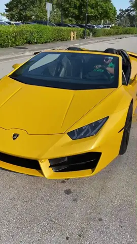 Si tu me lo pides yo me porto bonito #fyp #parati #miami #viral #badbunny #meportobonito #lamborghini