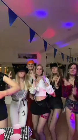 Thema examenfeest??¿¿🤠👮‍♀️🏴‍☠️