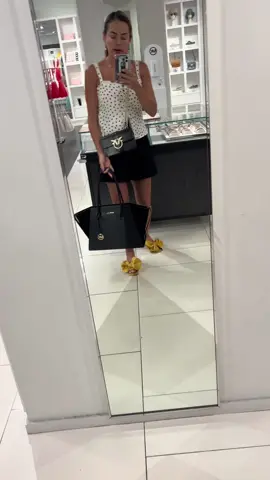 Descuentos especiales @michaelkors todas las  ventas directo por mi instagram @mariedva #personalshopper #compraseguraonline #shoppingaddict  #comprasenlinea #envios #ofertas miami #fashionblogermiami #fashion #modaentiktok #michaelkors