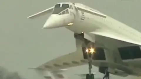 Tu-144 pesawat yang dibangun untuk comersial dengan kecepatan supersonik yang saat itu bersaing dengan concorde #modernwarships #modernwarshipindonesia #tupolevtu144