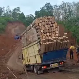 truk muat kayu gak kuat nanjak, #umplung_mania #sengonbalap #fypシ #viraltiktok