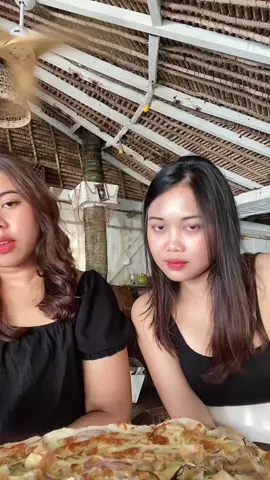 maluuuuu ada mbak2 nya lewat🤣