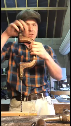 Managed to pick up a very old brace at a vintage rally I was at today. #ireland #woodworking #handtools #vintage #rally #traditonal #tools #tooltok #woodwork #boring #auger #sharpening