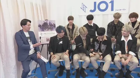與那城1.5マッキー奨によるメンバーのお手手を当てよう( 豆かわいい ) #JO1 #jo1_gotothetop #與那城奨 #川尻蓮 #河野純喜 #金城碧海 #白岩瑠姫 #大平祥生 #佐藤景瑚 #鶴房汐恩 #木全翔也 #川西拓実 #豆原一成