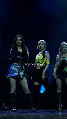 SAVAGE LIVEEEE IM FINALLY COMPLETE #aespa #karina #winter #ningning #giselle #aespashowcase