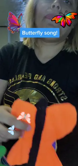 Butterfly song!! #kidsyoga #yogakids #childrenyoga #kids #yeg #yeggers #yoganiños #yoga #fun #kidsong #cancionniños #divertido #fun #movementpractice #felicidad #mariposa #butterfly #spring #Summer #babyyoga #toddleryoga #yogabebe #niños #children