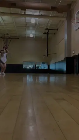 Who needs an active wife 💪🏻 #fyp#foryoupage #athletic#her#dancer#gymrat