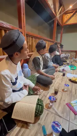 Ngaji Ngopi ☕️ #ngajingopi #kitabkuning #santriindonesia #ngopisantuy #fyppp #tasikngaji #ustadzhadadabdussalam #sorogan