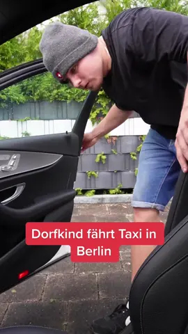 Dorfkind Schmitty fährt Taxi in Berlin 😂 #dorfkind #berlin #taxifahrt #berlinertaxi