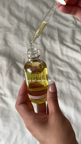 Trying new hair care products @Love Hair sent me 💛 #lovehair #hairoil #hairtutorial #haircare #hairroutine #grwm #gifted #unboxing #paratii #fyp