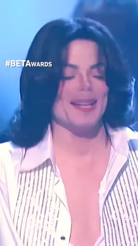 This is one of my favorite moments from the BET Awards over the years. I was there in 2003 and saw MJ walk out on stage and surprise James Brown and I knew that I was witnessing a legendary moment🙌🏽