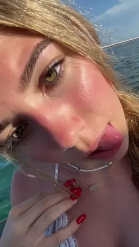 FAKE BODY!!! TIKTOK IM 18 #fakebody #donttakeitdown #notreal