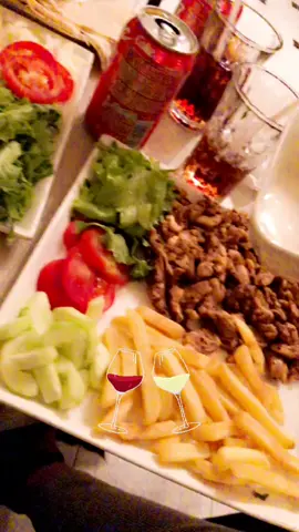 العشاء اليل في مطعم #spot_nkc #صلوا_على_رسول_الله #visitmauritania #انواكشوط_موريتانيا
