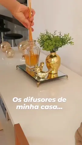 Na minha casa, cada ambiente tem seu cheirinho especial! E na sua? #aromatizadordeambiente #vireasvaretasdeseudifusor #difusordevaretas #difusordearomas #bemestar #casaderica #cheiroderico #casalimpaeperfumada #rotinadadonadecasa #dicasparadonadecasa #donadecasaporamor #donadecasablogueira #casacheirosa #donadecasacomhumor