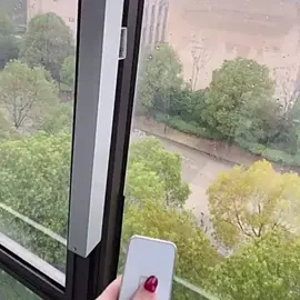 Brelatronic Electric window opener with remote control
