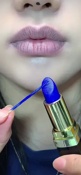 🥰🛍💄blue blue lipstick from my bio. #makeup #fashion #lipsticktutorial #jiew82633tiktokpopularlipstick