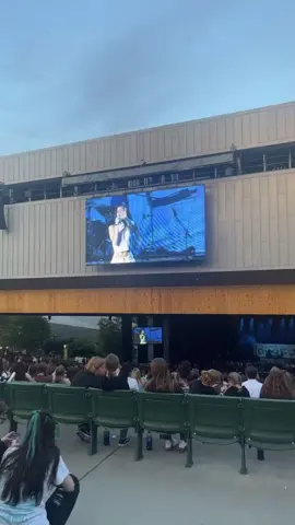 Dixie D’Amelio waving at her fans while performing “Be Happy” on stage at Big Time Rush: Forever Tour in Philadelphia, PA #btrforevertour #dixiedamelio #BTRForeverTourPhiladelphia #forevertour #dixieontour #alettertome