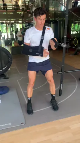 Cuarta semana después de la operación y seguimos dando pasitos 💪🏽 The fourth week after the surgery, and we keep making progress!✊🏼💥 #MM93 #gym #rehabilitation #workout