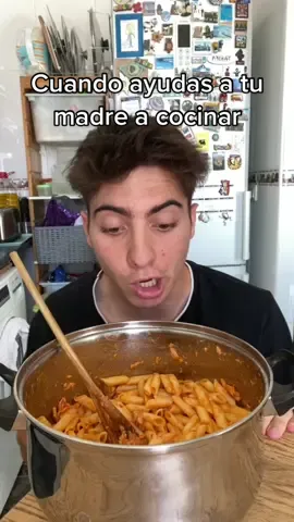 ig: pedroopalencia 🙂 #cocinar #madre #hijo #madreehijo #cocina #macarrones #viral #fyp