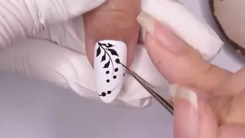 Basic nail art with a beard brush #nails #nailart