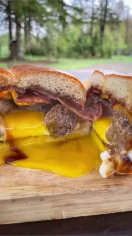 Eggsplosion Burger 🥚 🍔 💥  When you can’t decide between #breakfast & #Lunch. Egg-In-A-Hole-Burger is the right choice ha! 🍳 🍔 🔥