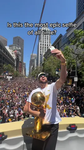the selfie reveal we all deserve #SocialMediaDay x #WarriorsParade
