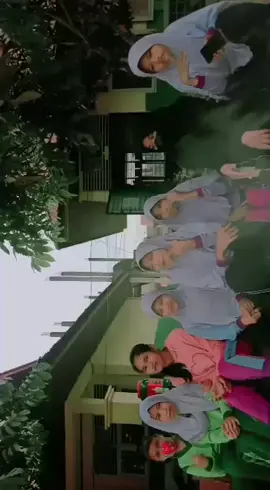 ngonten sambil ngakak 😂😂