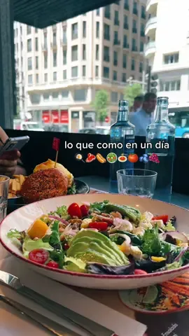 tutto davvero bello e felice🫶🏼🫶🏼🫶🏼IG: okauryh #avventureconaur #neiperte #perte #exchangestudent #whatieatinaday #loquecomoenundia #cosamangioinungiorno #yogurtproteico #madrid #españa
