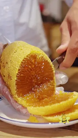 wow delicious wild honey 🐝🍯🥰 #wildhoney #honeycomb #honeybee #bee #honey #delicious #satisfying #foryoupage